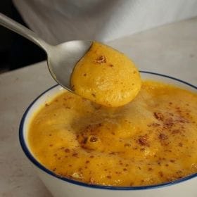 ORIENTALISCHE KAROTTENSUPPE MIT HONIG-BUTTER-SCHAUM