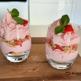 MOUSSE AUX FRAISES AVEC CROQUANT