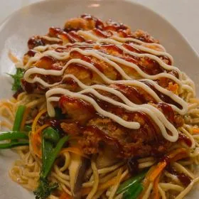 CRISPY CHICKEN FRIED NOODLES