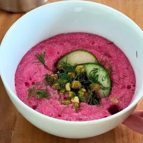 SOUPE FROIDE AUX BETTERAVES ET AUX CONCOMBRES