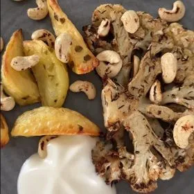 SAUCE À L'AIL VÉGANE AVEC STEAKS DE CHOU-FLEUR