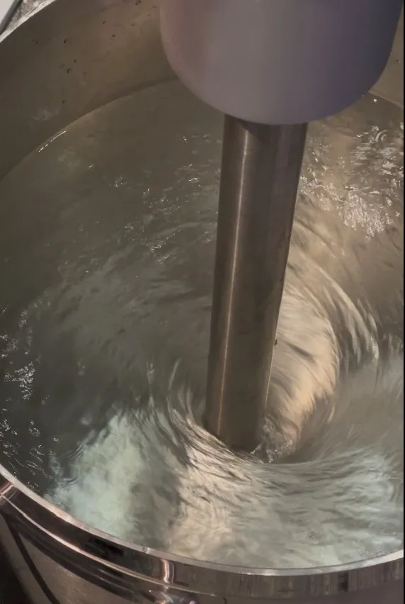 As powerful as a boat engine: the Gastro 50 cm hand blender