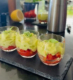 ESPUMA D'AVOCAT AUX TOMATES