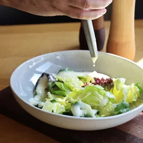 VINAIGRETTE À LA FRANÇAISE POUR SALADE