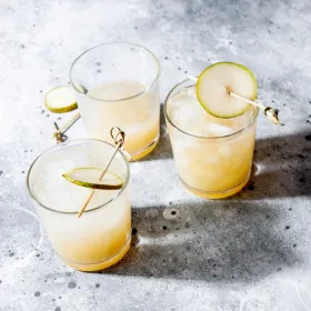 SANGRIA DE POIRES AU THÉ BLANC