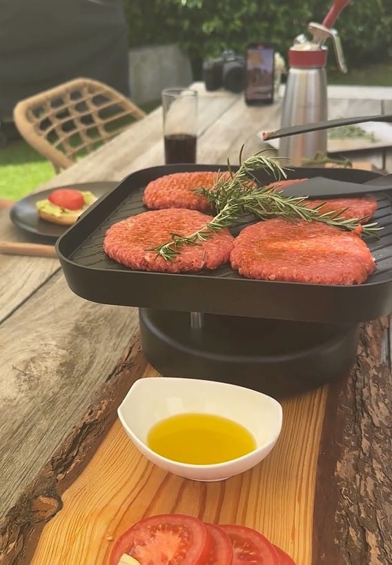 Grilling without limits – QUADRO brings burgers & more to the table