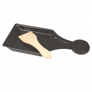 raclette pan with wooden spatula 